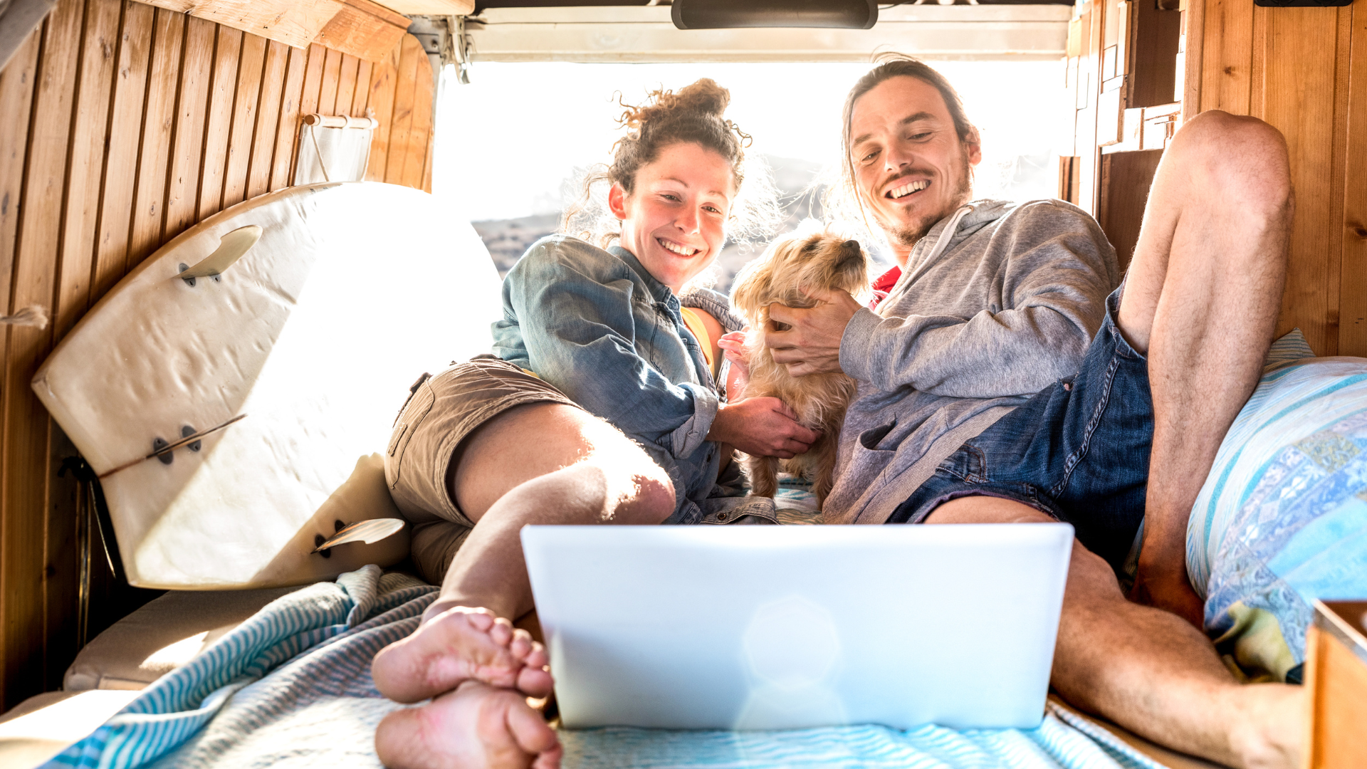 digital nomad couple in relationship therapy